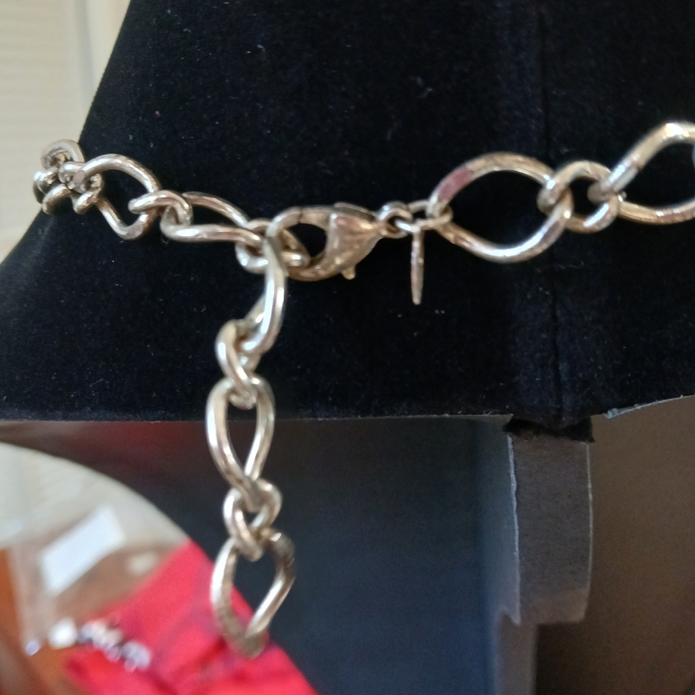 Elegant Pearl and Crystal Necklace - Picture 2 of 2